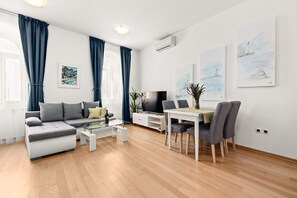 Flat-screen TV - Beautiful apartment is  situated in the walking zone in the heart of city Pula (Pula)