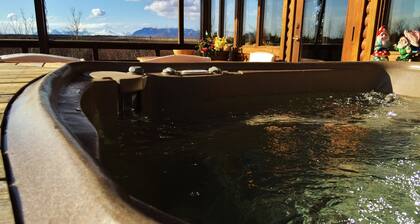 Beautiful and Cozy Cottage with Hot Tub close to Snæfellsnes National Park