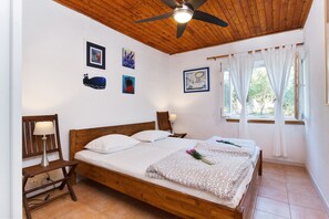 2 slaapkamers, een strijkplank/strijkijzer, gratis wifi, beddengoed