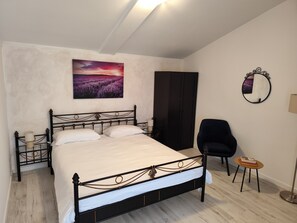 4 Schlafzimmer, Reisekinderbett, WLAN, Bettwäsche