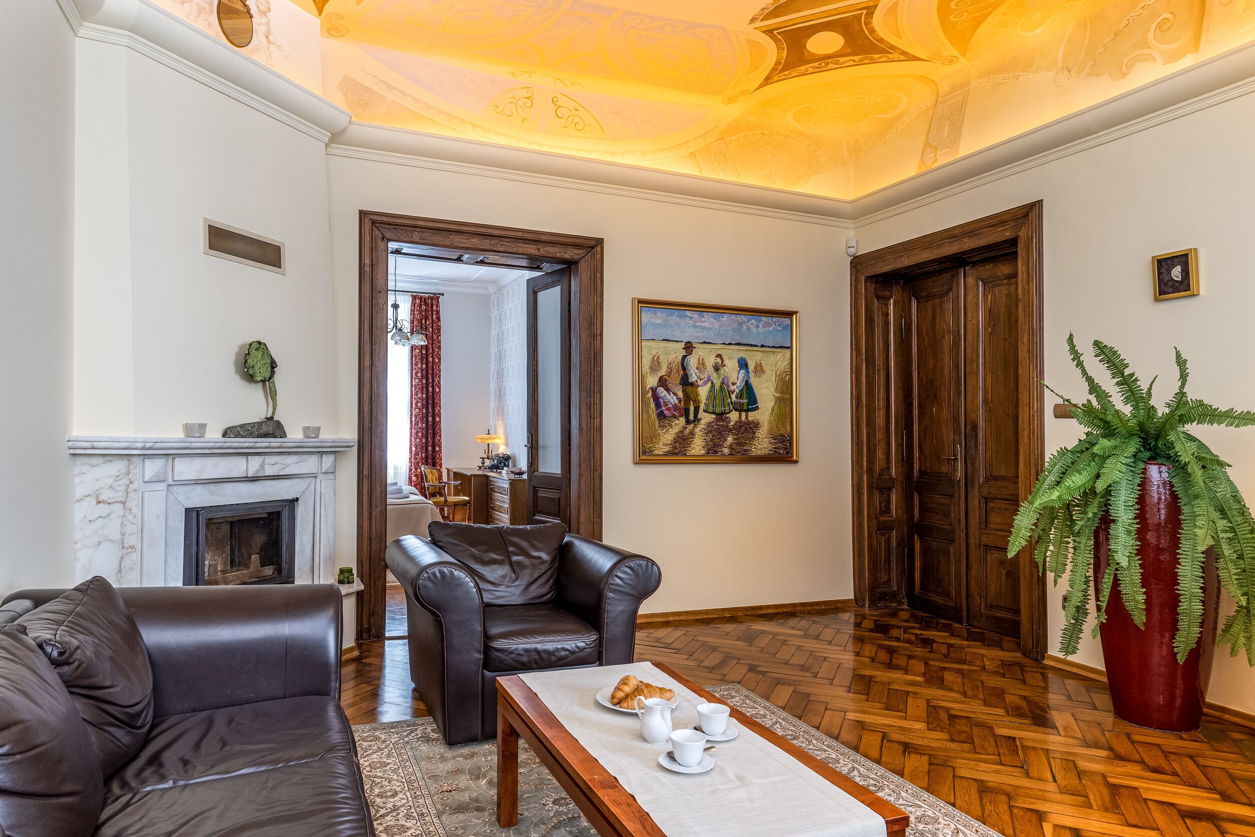 Fernseher, DVD-Player, Bücher, Stereoanlage