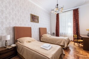 2 bedrooms, in-room safe, desk, iron/ironing board - Best location to explore Krakow! Spacious 105m2/1130 sq ft, 2 bathr. Beautiful (Krakow)