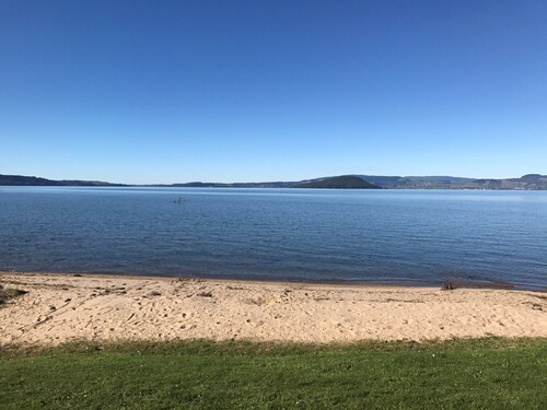 Comfortable character home near Rotorua lakefront, fast Wifi.