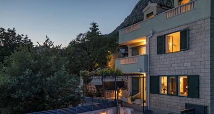 Nature Retreat Villa Marina, Private Heated Pool, Sea Views, Makarska, Croatia