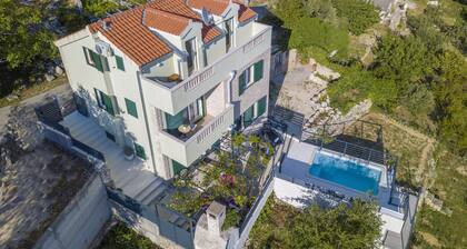 Villa Marina - Friedliches, isoliertes Zuhause für Naturliebhaber mit Berg- / Meerblick