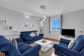 TV, fireplace, table tennis