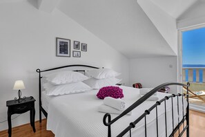 3 bedrooms, desk, iron/ironing board, travel cot