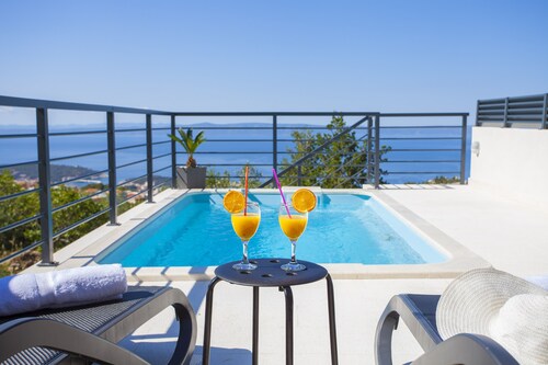 Villa Marina - Peaceful Holiday Home w/ Heated Pool Mountain/Sea View 