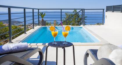 Villa Marina - Peaceful Holiday Home w/ Heated Pool Mountain/Sea View