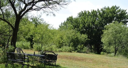 Rustikale Kabine auf dem Texas Red River
