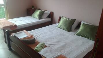 2 bedrooms, iron/ironing board, free WiFi, bed sheets