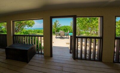 Corktree Beach House - Modern, Beachfront 2bd/3ba home with central AC