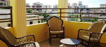 2 Bedroom 2 Bathroom Apartment on Ground Floor - 5 personnes