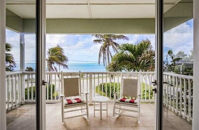 Pasos a tu propia playa privada