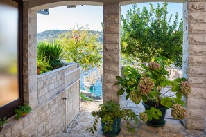 Property grounds - Cozy apartment  Bose 2+2 only 5 metres from the beach special discount -30%! (Dvornica, Rogoznica)