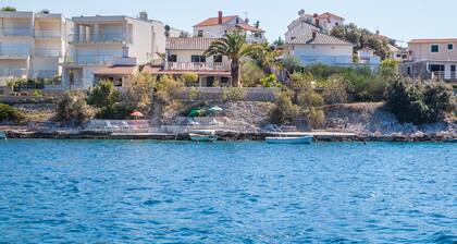 Gemütliche Wohnung Bose 2 + 2 nur 5 Meter vom Strand entfernt in einem ruhigen Ort zum Entspannen