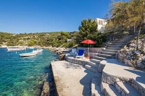 Property grounds - Cozy apartment  Bose 2+2 only 5 metres from the beach special discount -30%! (Dvornica, Rogoznica)