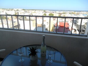 Outdoor dining - A Beautiful Home with a View in Olhao, Algarve (Olhao)