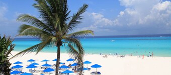 Villa Caterina: 5 Min to Beach, Free Breakfast & Golf Cart.