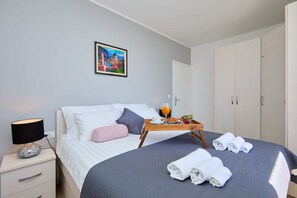 2 bedrooms, iron/ironing board, WiFi, bed sheets