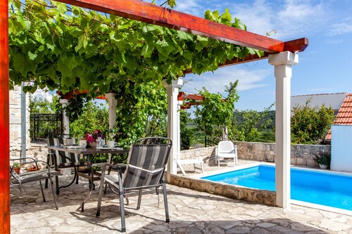 Rustikale Villa für 6 Personen mit privatem Pool auf der Insel Solta