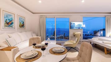 Suite | 4 bedrooms, in-room safe, soundproofing, iron/ironing board