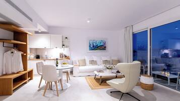 Panoramic Suite | Living area | Plasma TV