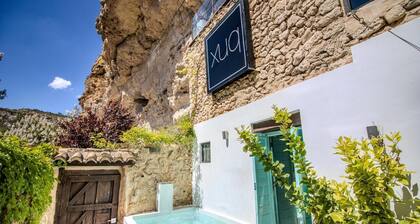 XUQ TOURIST MAJOITUS GROUP, SUITE THA