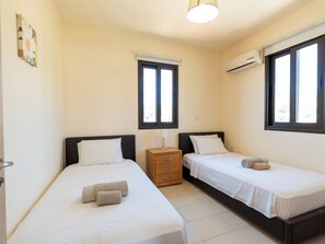 4 bedrooms, iron/ironing board, free WiFi, bed sheets