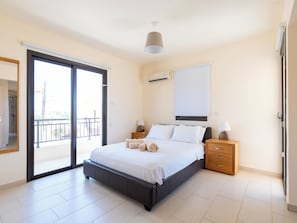 4 bedrooms, iron/ironing board, free WiFi, bed sheets