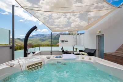 STUNNING VILLA SOFIA WITH HEATED POOL IN SPLIT HINTERLAND