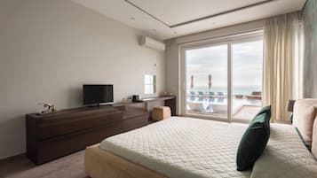 7 bedrooms, in-room safe, iron/ironing board, travel cot