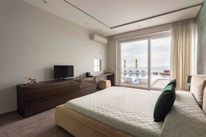 7 bedrooms, in-room safe, iron/ironing board, travel cot - Spectacular Sea-View Villa with Spa Area (Marsaskala)