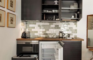 Fridge, microwave, stovetop, coffee/tea maker