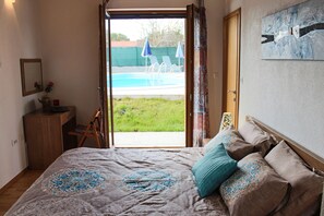 4 slaapkamers, een strijkplank/strijkijzer, reisbedje, gratis wifi