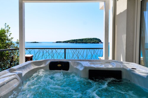 Beach House - Spectacular family beach house with hot tub near Dubrovnik