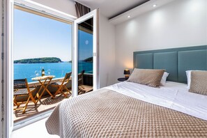6 chambres, fer et planche à repasser, Wi-Fi, draps fournis