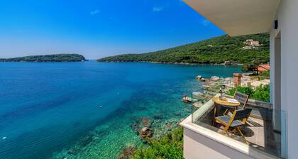 Beach House - Spectacular beach house with hot tub (5 bedrooms,4 bathrooms)