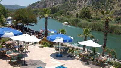 Beautiful Detached villa, 2 min walk to centre of Dalyan, free private transfer