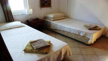 3 habitaciones, tabla de planchar con plancha y wifi gratis