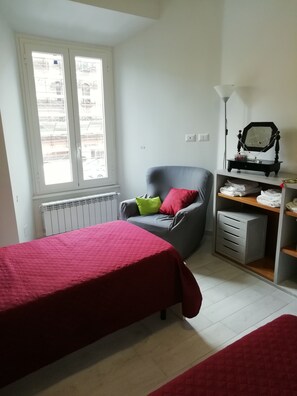 1 bedroom, in-room safe, iron/ironing board, free WiFi - ELE-FANTI S. Giovanni -Manzoni house (Roma)