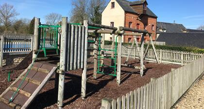 JESS Cotswolds Cottage with Activities, Lakes & Spa