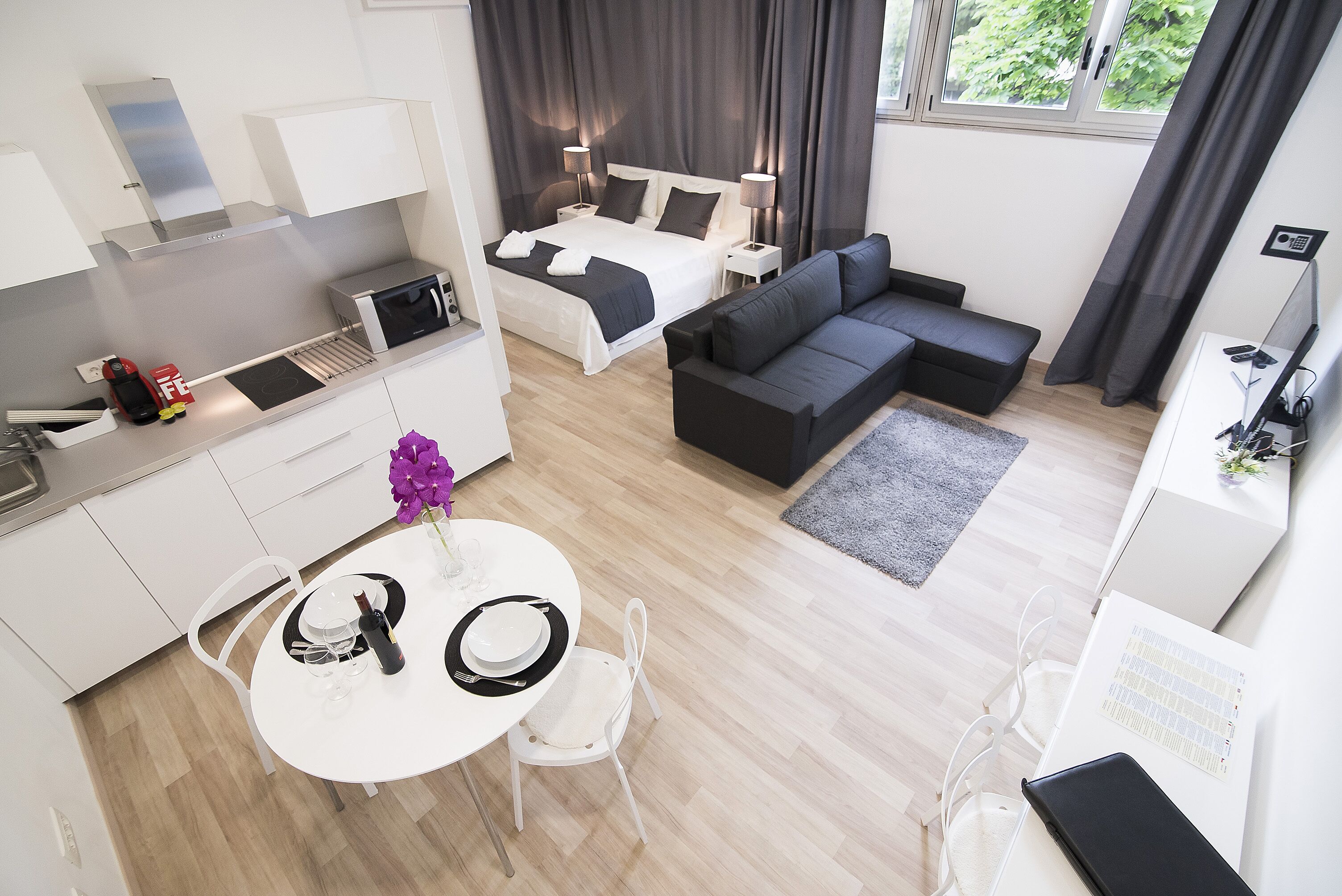 1 chambre, coffres-forts dans les chambres, fer et planche à repasser