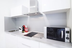 Fridge, microwave, stovetop, dishwasher