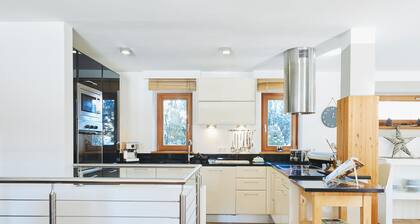 Big, open plan, family friendly chalet near to walks, cycling & local amenities