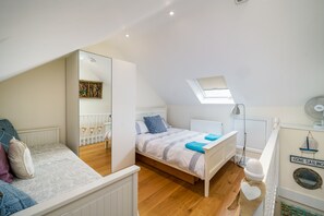 3 bedrooms, iron/ironing board, free WiFi, bed sheets