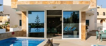 Villa Dorado with Pool, Sauna, Jacuzzi, Gym & more