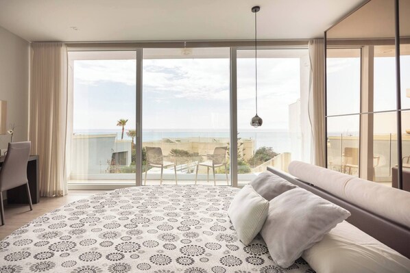 5 habitaciones, tabla de planchar con plancha y cuna de viaje 