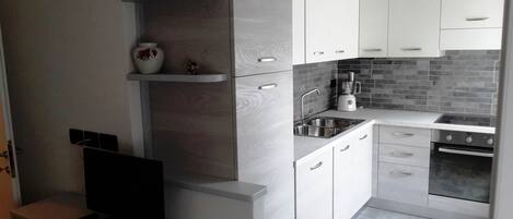 雪櫃、焗爐、爐具、廚房用具/餐具/器皿
