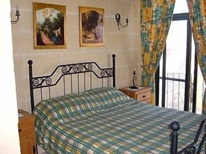 3 bedrooms, in-room safe, iron/ironing board, free WiFi